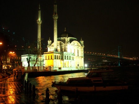 Mezquita Ortaköy de noche