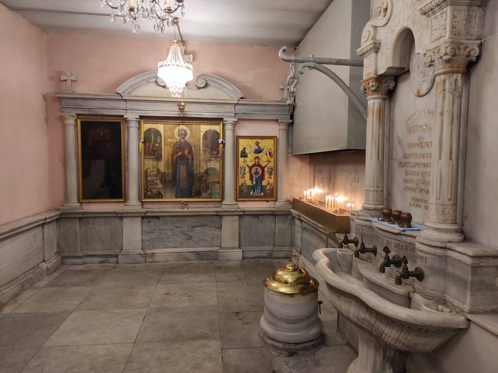 La curativa fuente de Aya Terapon