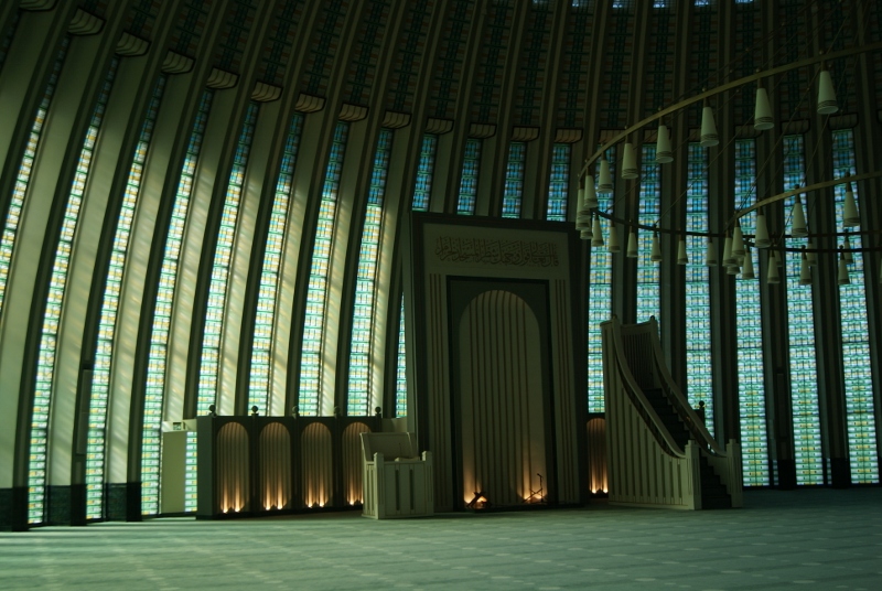 Interior mezquita de aeropuerto de Estambul